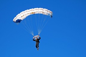 国际热身赛国家队惨败 球迷讨论战术短板，国际热身赛直播