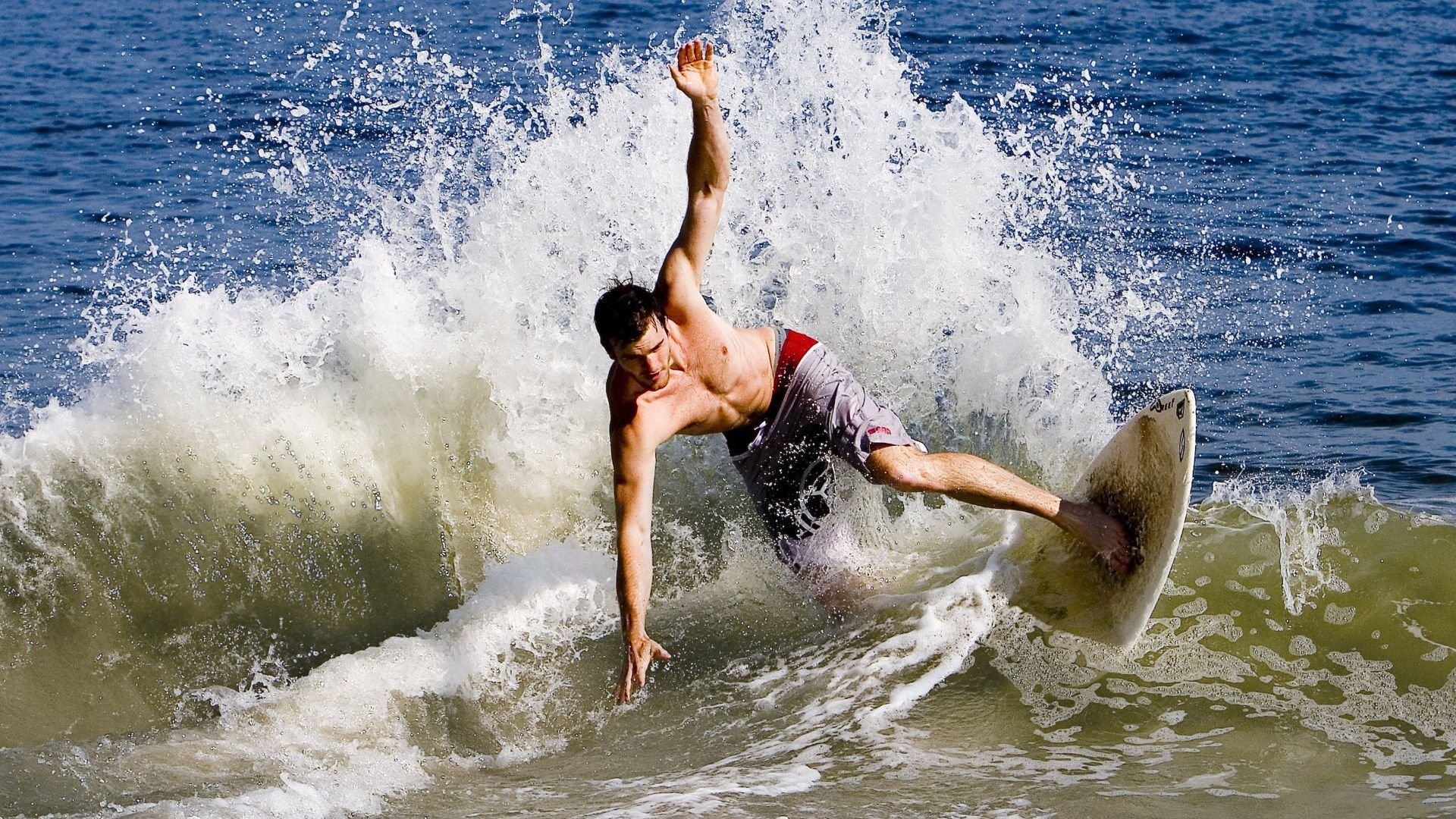 巴尔：以强大的防守和出色的跑位，成为全黑队中场不可或缺的一员